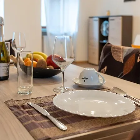 Sevenlife - Centro Storico 4 People & Pet Friendly 아파트 이브레아